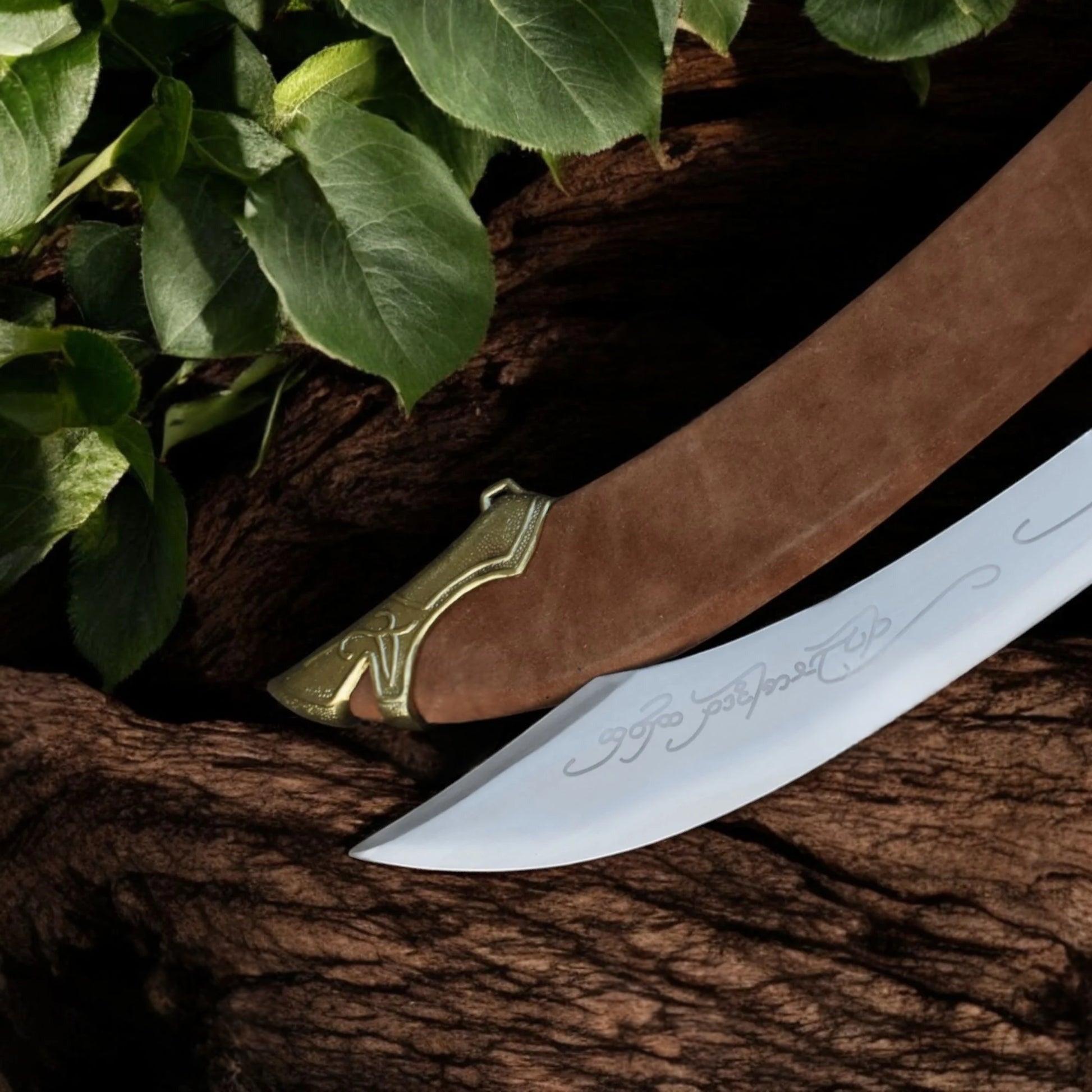 Strider Aragorn Elven knife replica from The Lord of the Rings featuring a detailed stainless steel blade and elegant Elven-style handle.