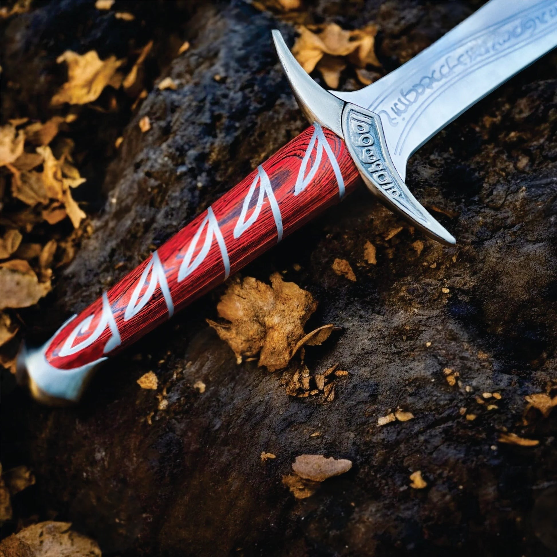 Sting sword collectible replica from The Lord of the Rings featuring an Elven-style blade with a matching scabbard.